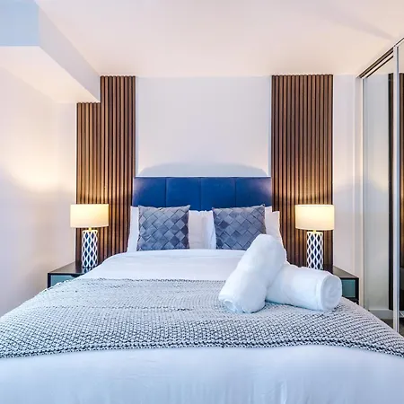 Athena Suite: Mdn 2bd W/ Roof Terrace * Manchester