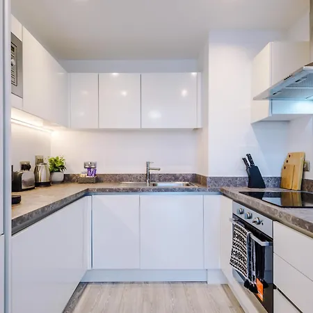Апартаменты Athena Suite: Mdn 2bd W/ Roof Terrace