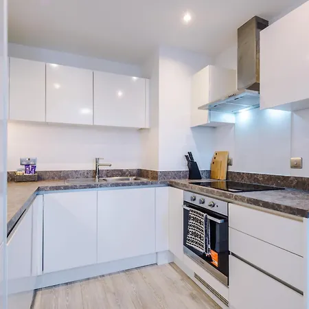 Athena Suite: Mdn 2bd W/ Roof Terrace * Manchester