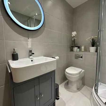 Ground Floor 3 Bed Mcr Manchester