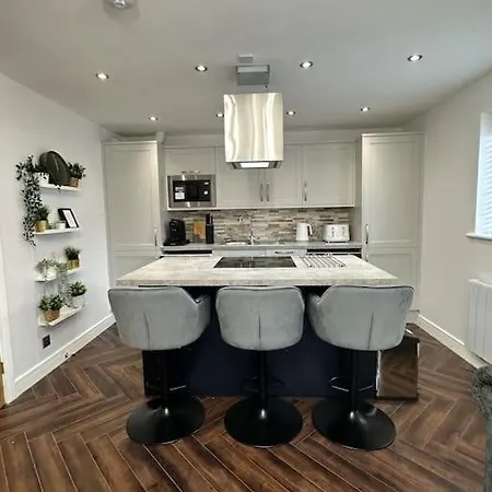 Ground Floor 3 Bed Mcr