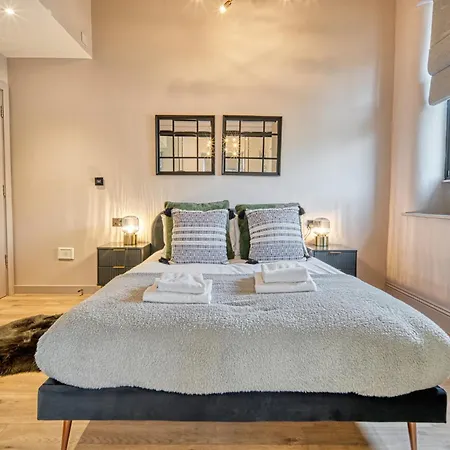 Centre 3 Bedroom #41 *