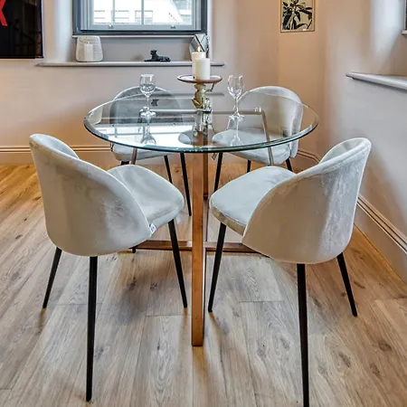 Centre 3 Bedroom #41 Apartment *