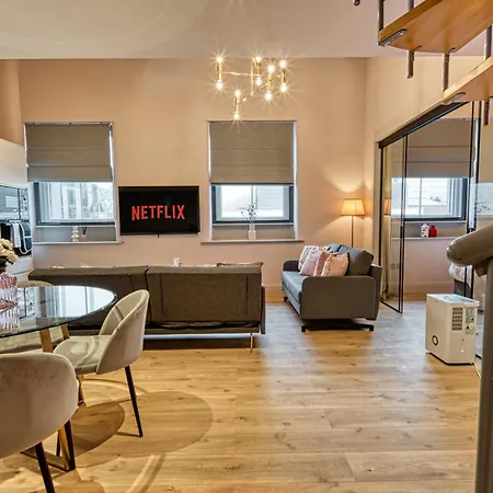 Apartment Centre 3 Bedroom Funky Apartment! #42 Manchester
