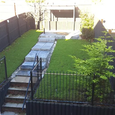 Feriehus Tropical Sun Homes - Beautiful Spacious 3 Bed In A Serene Environment With Free Parking For 2 Cars