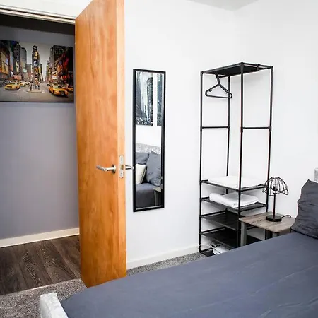 Stylish Two-bedroom Salford Quays 曼彻斯特