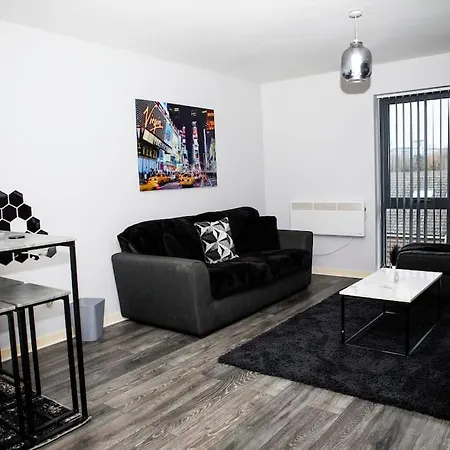 Stylish Two-bedroom Salford Quays Apartment *