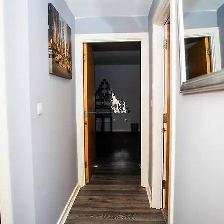 Stylish Two-bedroom Salford Quays 曼彻斯特