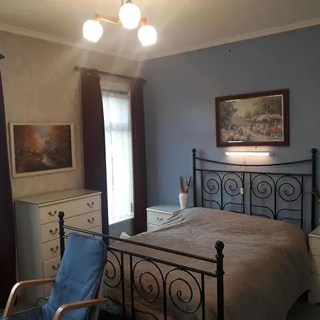 Coronation Street Style Guest House. Pensjonat *