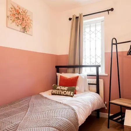 Holiday home Comfy 3-bedroom House Nr Coop Live Arena And Centre By Rest&recharge *