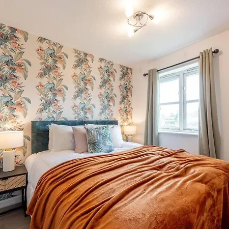 Comfy 3-bedroom House Nr Coop Live Arena And Centre By Rest&recharge *