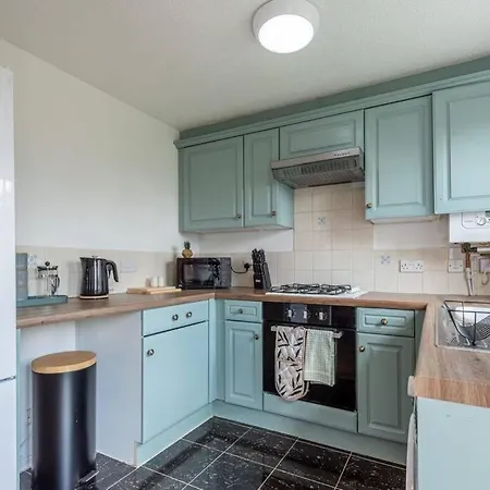 Comfy 3-bedroom House Nr Coop Live Arena And Centre By Rest&recharge *