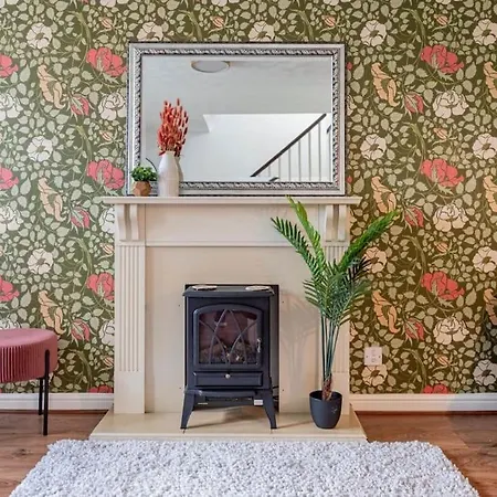 Holiday home Comfy 3-bedroom House Nr Coop Live Arena And Centre By Rest&recharge *