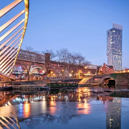 Apartment Manchester Skyview Suite - Luxury & Modern 1-Br Urban Stay By Parydise Properties *
