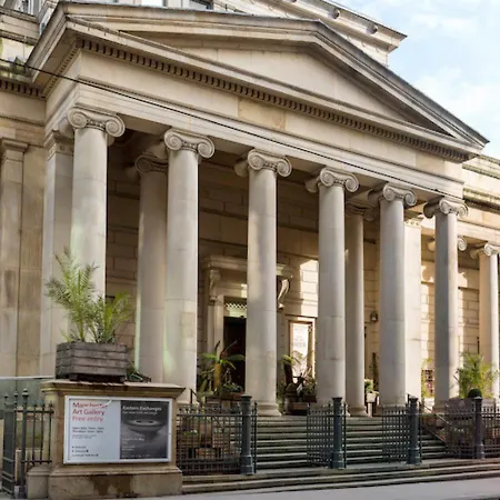 アパート Skyline Haven - Modern 1br Retreat For 2 With Rooftop Access By Parydise