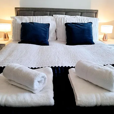 아파트 Balcony, Waterfront, En-suite, Roof Terrace, Yogo Exercise Studio, City Views Salford