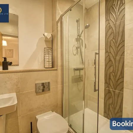 Apartment The Horizon Hideout -business Stays Or Leisure, Airport Staff, Ideal For Relocators - *