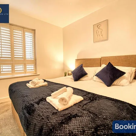 The Horizon Hideout -business Stays Or Leisure, Airport Staff, Ideal For Relocators - Apartment *