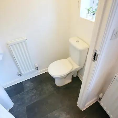 Pass The Keys King Bed Family With Parking Wm Discounts Holiday home