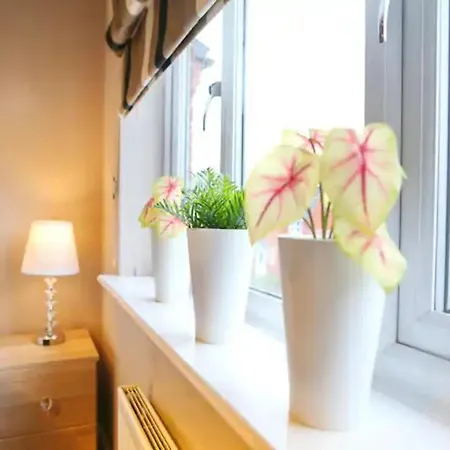 Pass The Keys King Bed Family With Parking Wm Discounts Holiday home Manchester