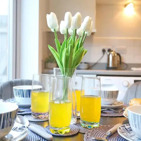 Pass The Keys King Bed Family With Parking Wm Discounts Holiday home Manchester