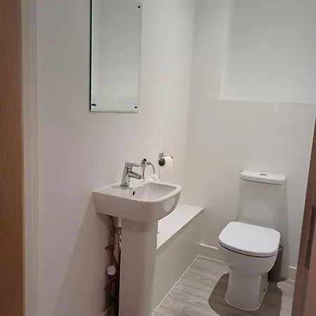 5mins Jd Gym Supermarket Retail M60 Centre Salford Queys Media Apartment *