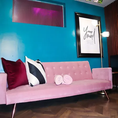 מלון דירות Manchester's Only Private Party For 12 With Makeup מנצ'סטר