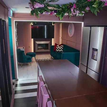 Manchester's Only Private Party For 12 With Makeup Aparthotel Manchester