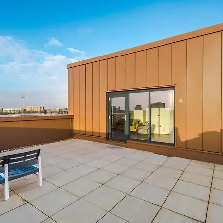 Hilltop Serviced - Salford Quays Apartment *