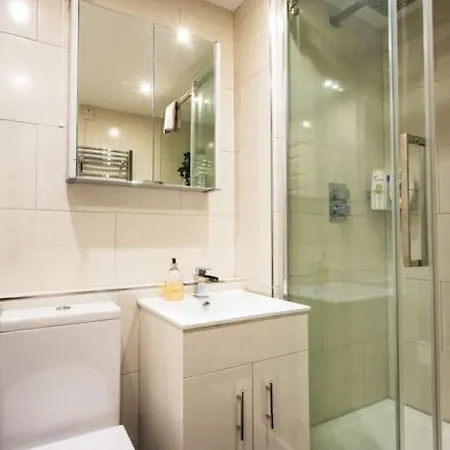 Stylish City Centre 2 Bed - Free Parking Apartment