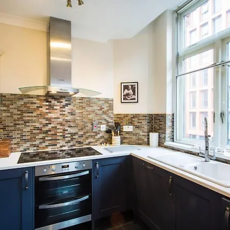 Stylish Centre 2 Bed - Free Parking