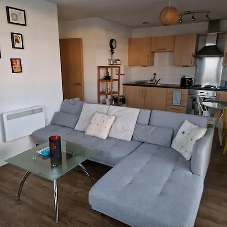Two Bed In Sportscity Lägenhet