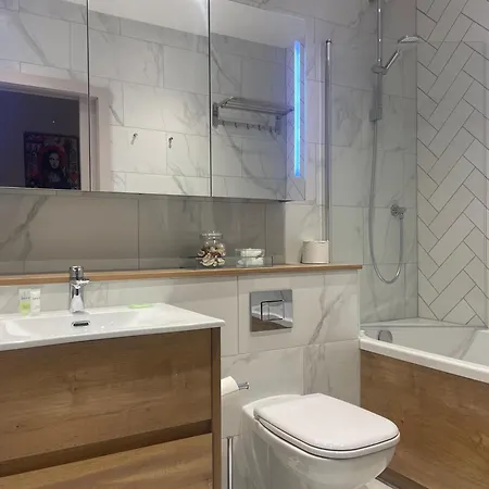 Stunning 2 Bed In Greater Apartament *