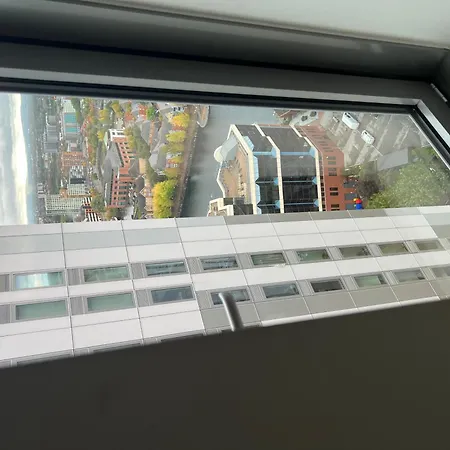 Immaculate 1-bed On The 26th Floor