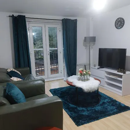 2 Bedroom 2 Bathroom Free Parking Nearby Apartment *
