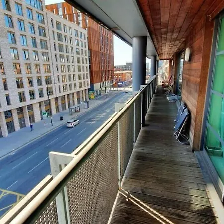 Deluxe Duplex W/ Balcony & Views - Pool Table Appartement