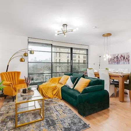 Deluxe Duplex W/ Balcony & Views - Pool Table Manchester