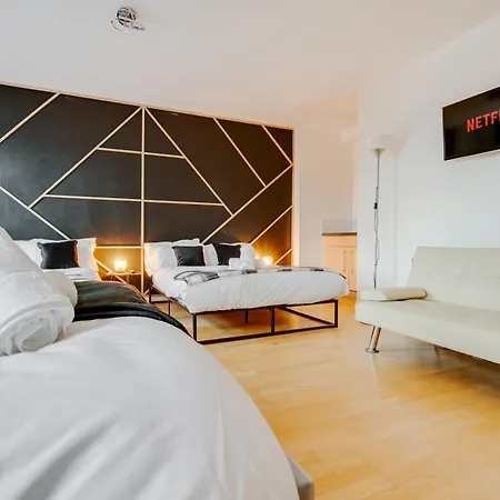 Deluxe Duplex W/ Balcony & Views - Pool Table * Manchester