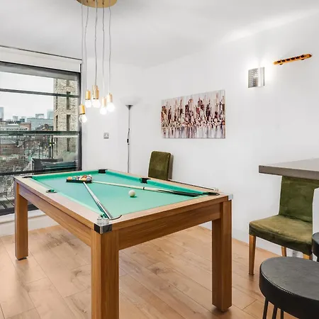Deluxe Duplex W/ Balcony & Views - Pool Table Manchester