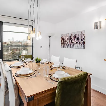 Deluxe Duplex W/ Balcony & Views - Pool Table Appartement *