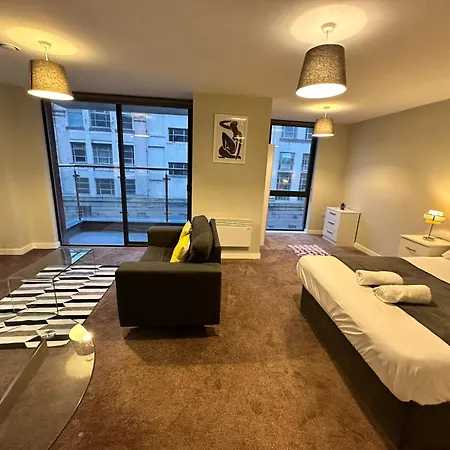 Adelphi Wharf By Beehosting * Manchester