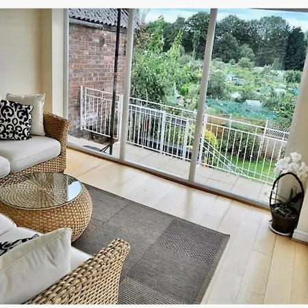 Beautiful House In Didsbury *