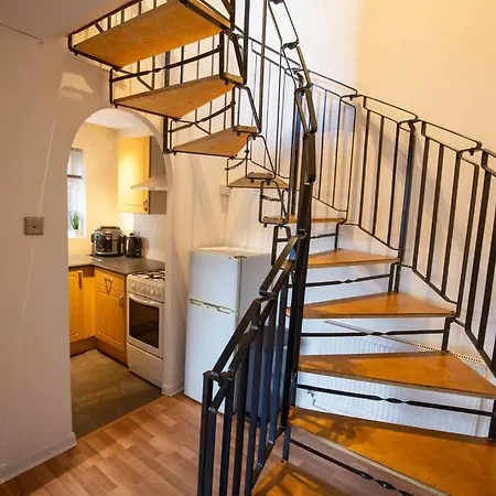 Entire 1 Bedroom House In Apartment