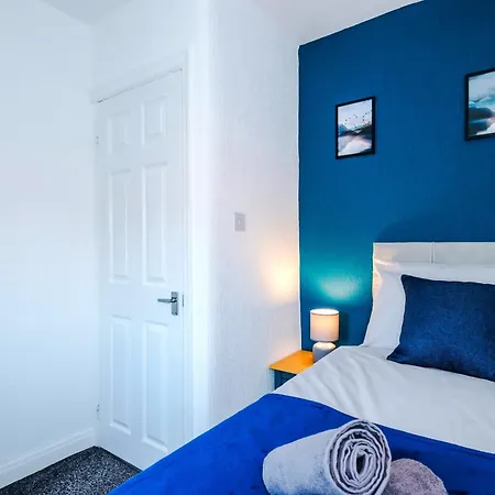 Spacious 3 Bedroom House Close To Etihad Nyaraló Manchester