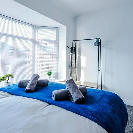Spacious 3 Bedroom House Close To Etihad Nyaraló *