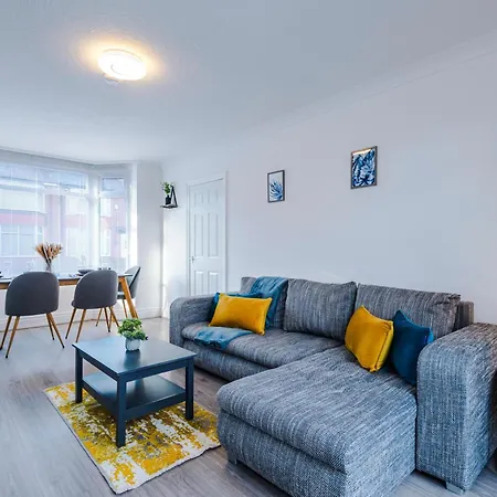 Nyaraló Spacious 3 Bedroom House Close To Etihad