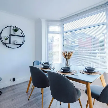 Spacious 3 Bedroom House Close To Etihad Dom wakacyjny *