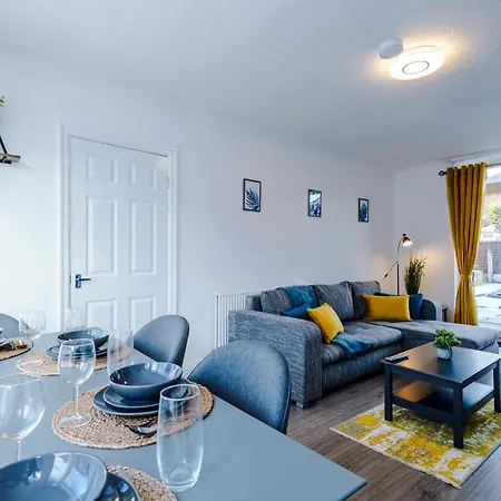 Nyaraló Spacious 3 Bedroom House Close To Etihad Manchester
