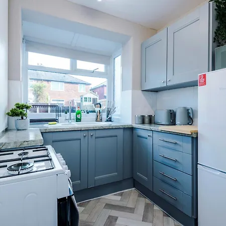 Spacious 3 Bedroom House Close To Etihad Nyaraló Manchester