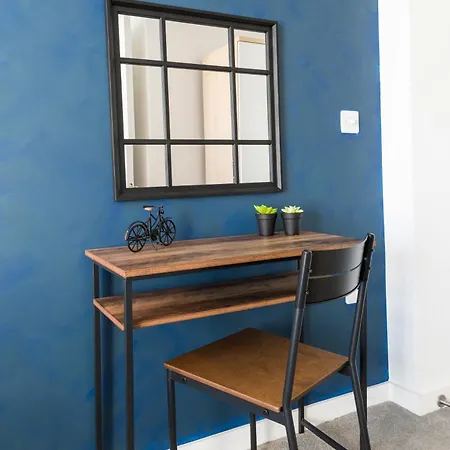 Morden 2 Bed - Old Trafford *